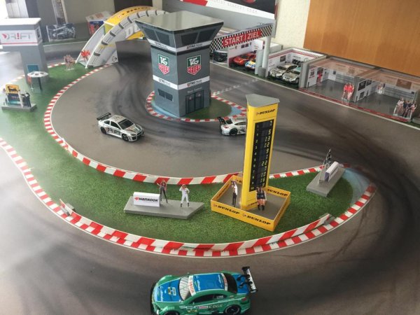 Race-Control-Tower a.d.Strecke.jpg