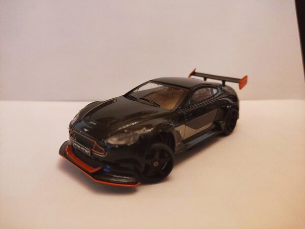 Aston Martin Vantage GT12