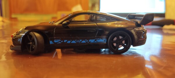 Porsche 911 (992) mit Hommage RSR Spoiler und Body Kit