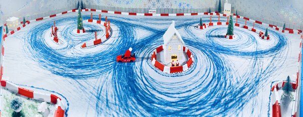 Ice Land Strecke mit Dekoration für den Christmas DR!FT Video Contest